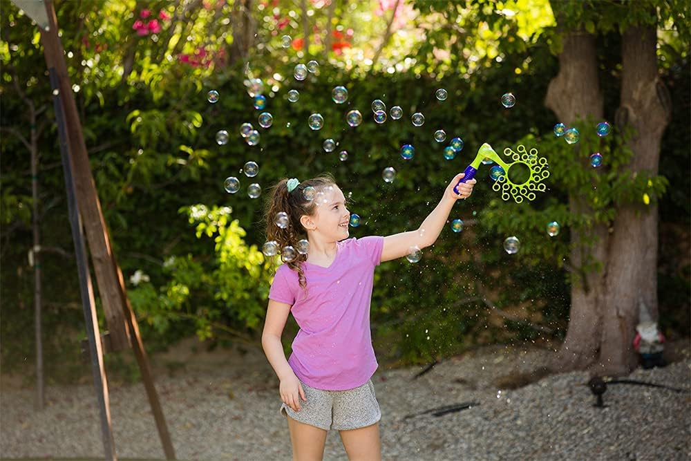 عدد لا يحصى من الفقاعات الدوارة مع محلول 4 أونصات