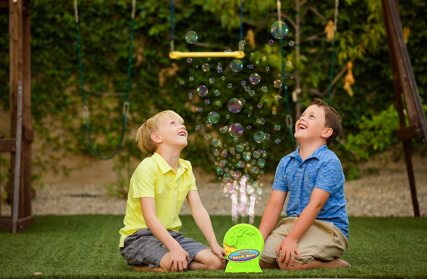 موجة متدحرجة مليئة بالفقاعات 